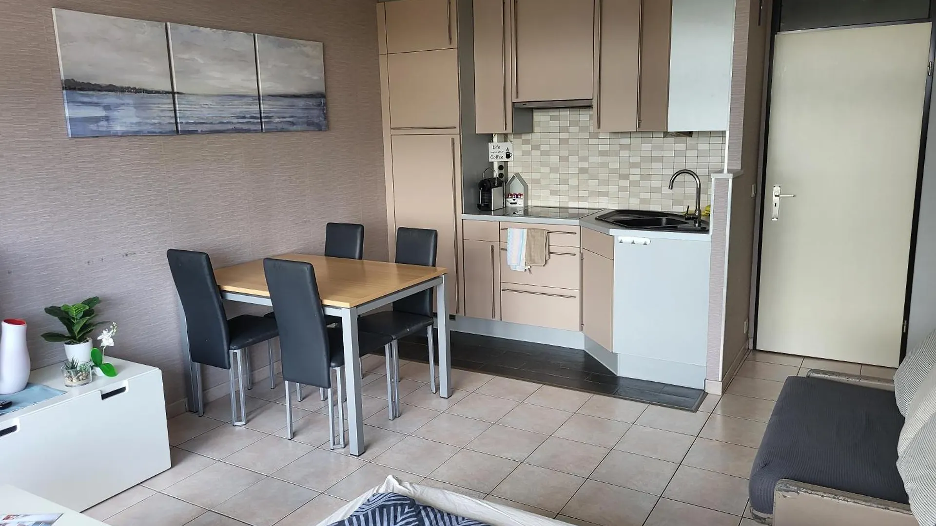 Studio Astrid At 100 Meter From Sea With Parking Place Bredene