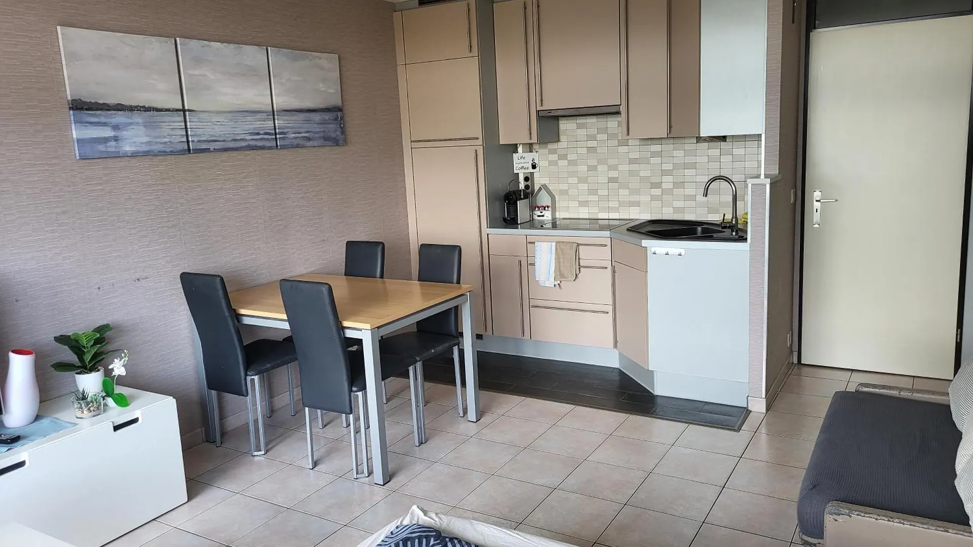 Apartment Studio Astrid At 100 Meter From Sea With Parking Place Bredene